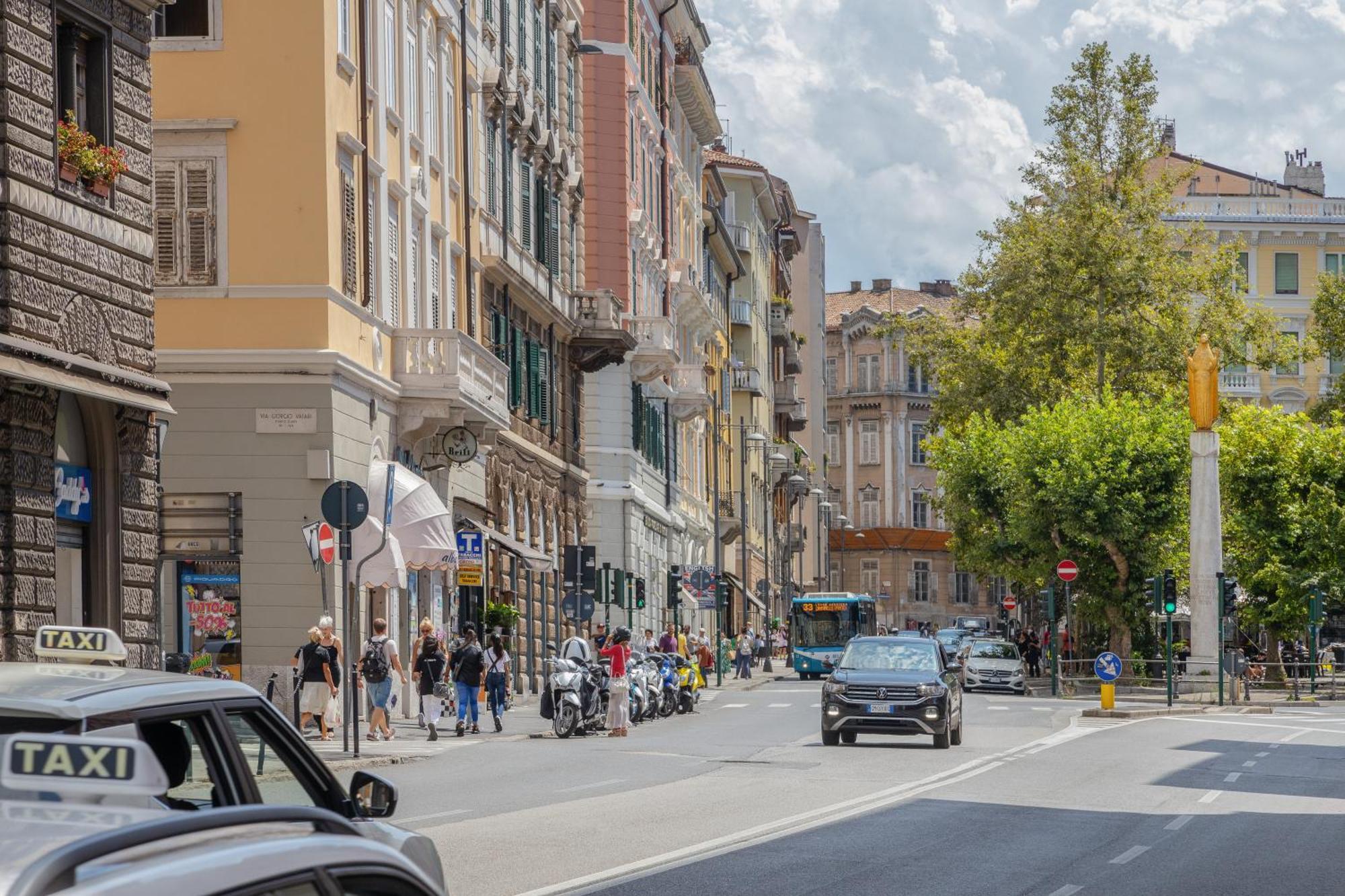Blake, Attico Centrale Con Parcheggio A Triest Exterior foto